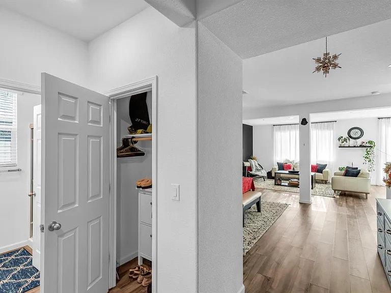 4583 Butterfly Ridge Dr — Photo 10