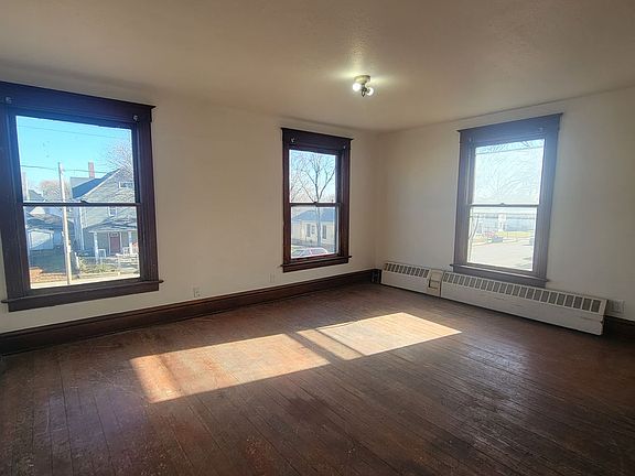 4th image of 1625 Court St #1