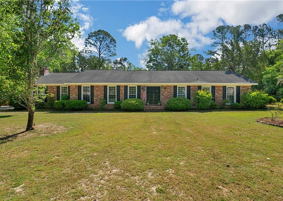 1st image of 208 Plantation Dr