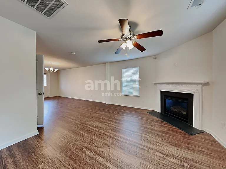 1882 Woodstone Dr — Photo 5