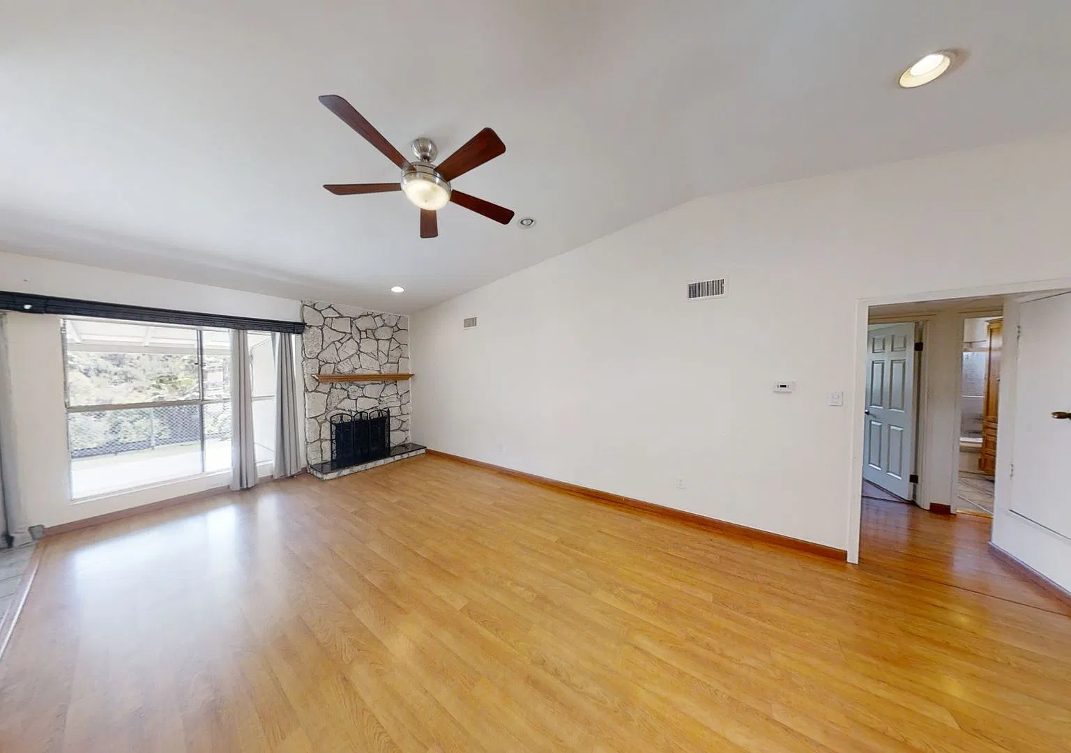 4BR/2BA house with View, private yard! — Photo 2