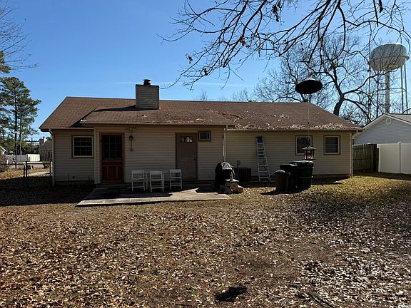 5th image of 220 Caropine Dr.