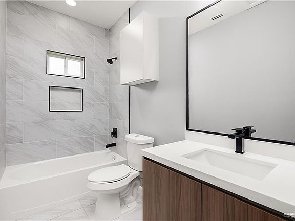 2nd image of 1425 E Hibiscus Ave #4