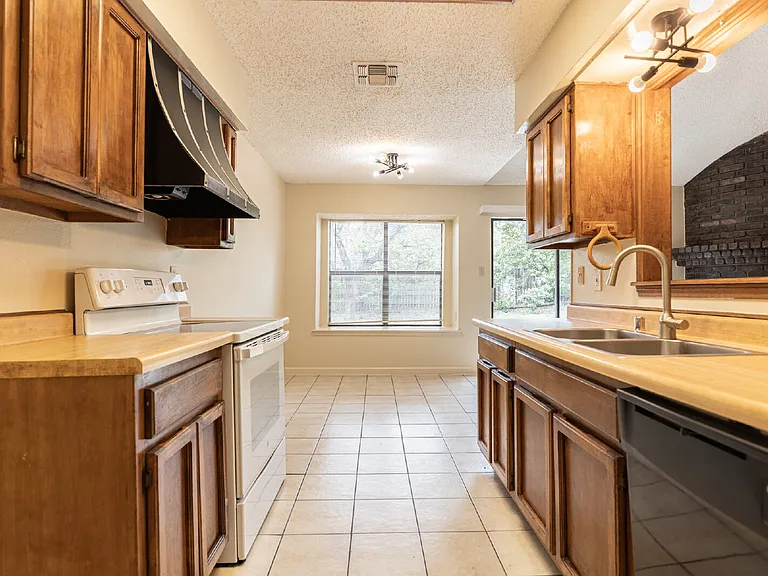 7750 Crooked Road St — Photo 14