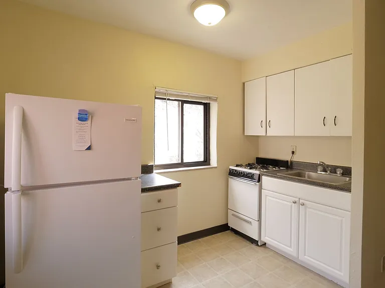 5686 Forward Ave — Photo 2