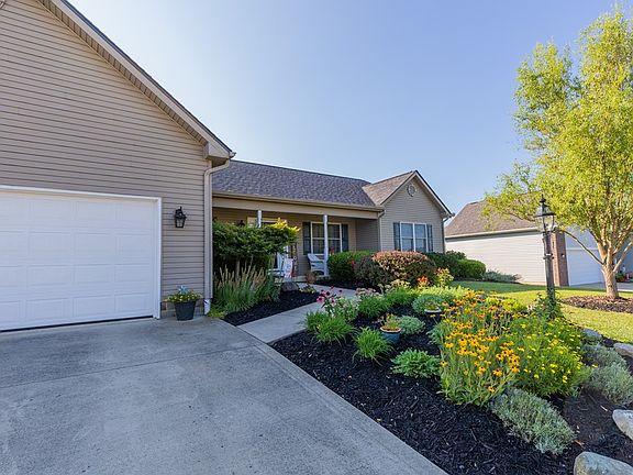 4th image of 126 Stone Trace Dr