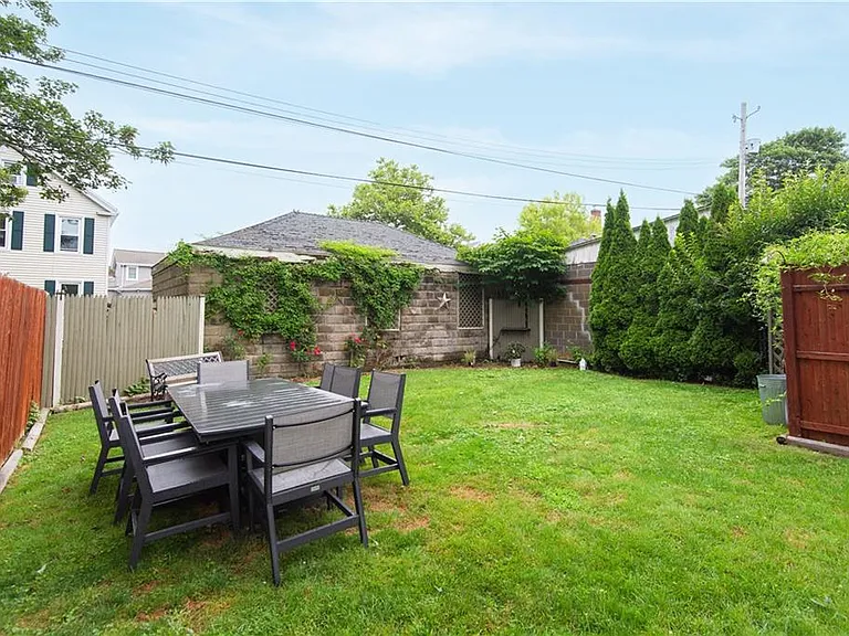 32 Hammond St — Photo 27