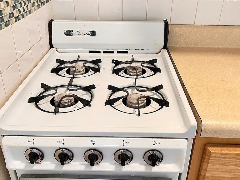 821 Bergen Ave #D7 — Photo 2