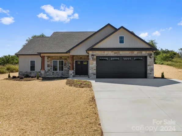 4921 Southview Dr, Hickory, NC 28602