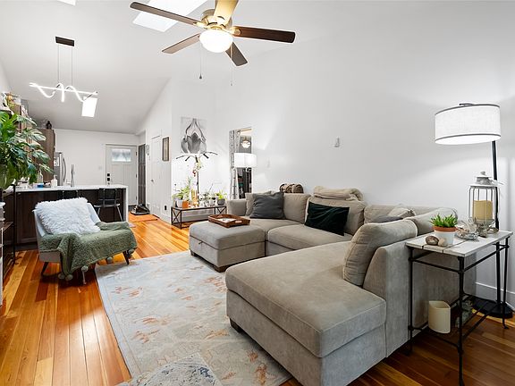 5th image of 412 W 8th St