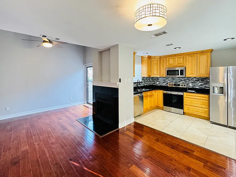 833 W Harwood Rd #F — Photo 39