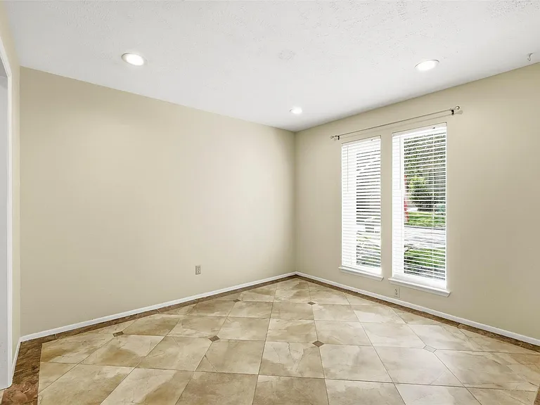 3807 Glenwood Springs Dr — Photo 6