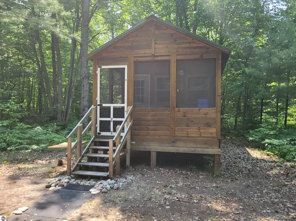 12840 Aylsworth Rd, Beulah, MI 49617