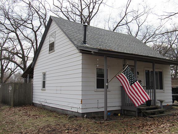 3rd image of 2720 Worden St