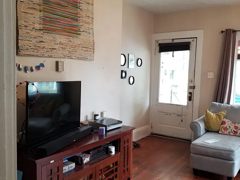 1336 Grainger Ave NE — Photo 6