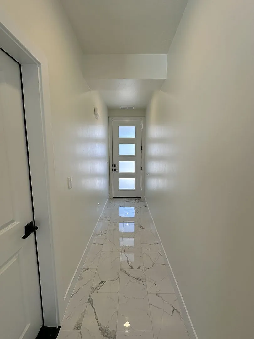 Brand New Townhome Internet Included — Photo 4