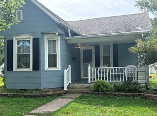 208 S Main St, Altamont, IL 62411