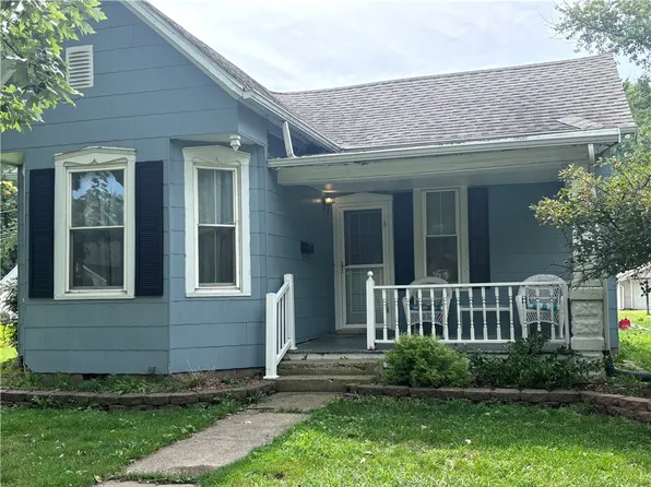 208 S Main St, Altamont, IL 62411