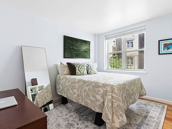 3rd image of 131 W 85th St APT 3A