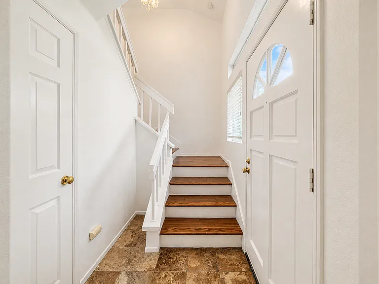 132 Cartier Aisle — Photo 10