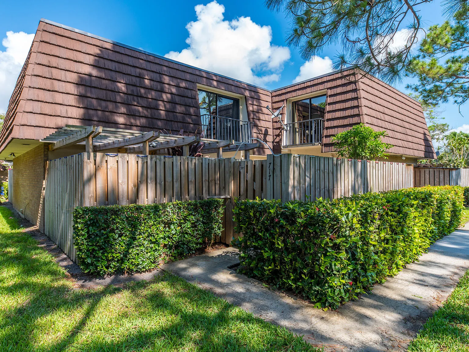 2 bed, 2.5 bath, 1596 sqft, $2,800 — Photo 2