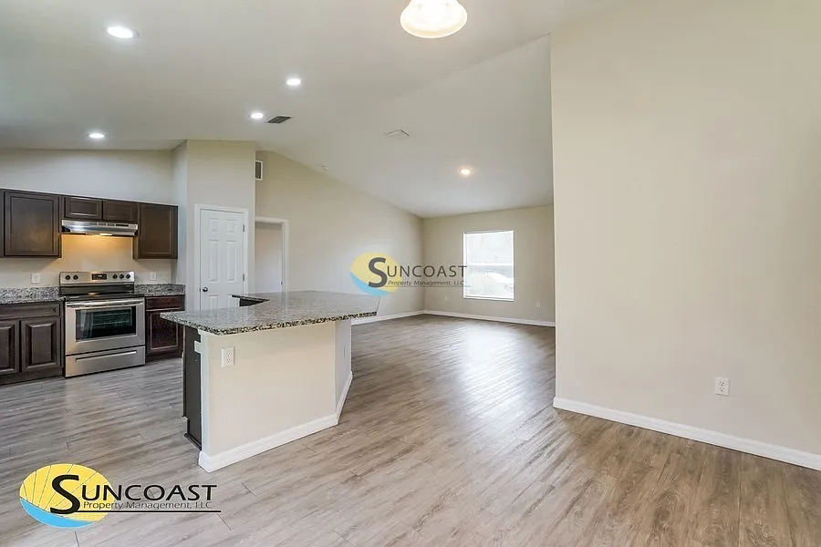 Building Photo - 10 Juniper Trl