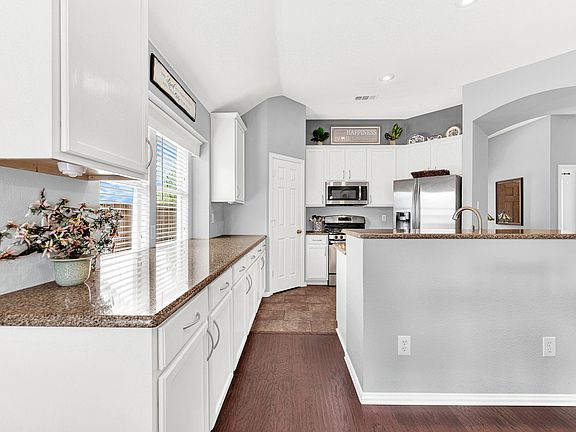 3rd image of 2401 Fieldcrest Dr