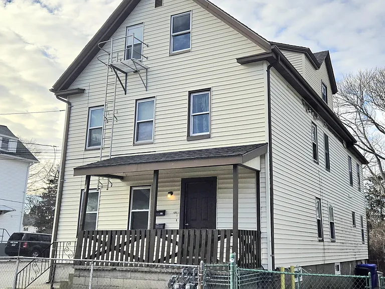 25 Myrtle St #3R — Photo 1