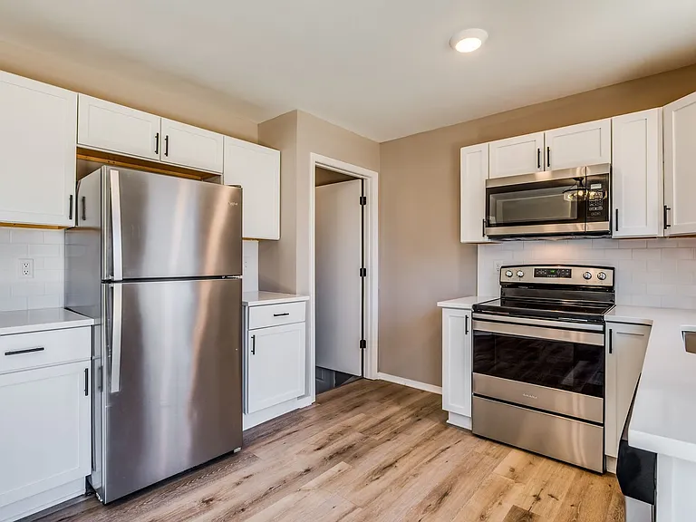 812 S Bluff Ave — Photo 4