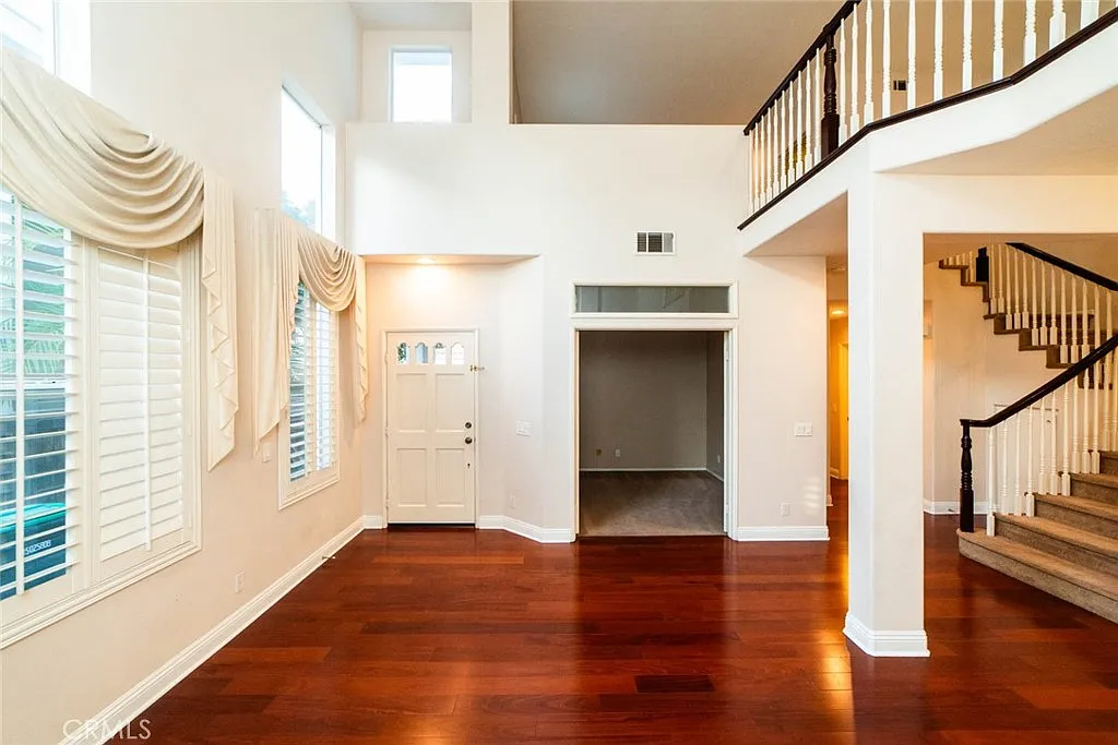 4 bed, 3.0 bath, 2186 sqft, $4,950 — Photo 2