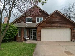 207 Summertree Ln, Lawrence, KS 66049