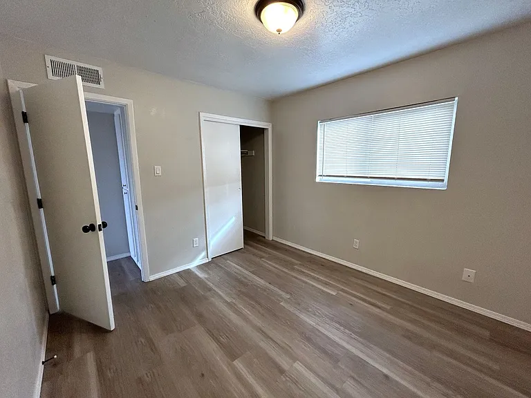 940 Chelwood Park Blvd NE — Photo 12
