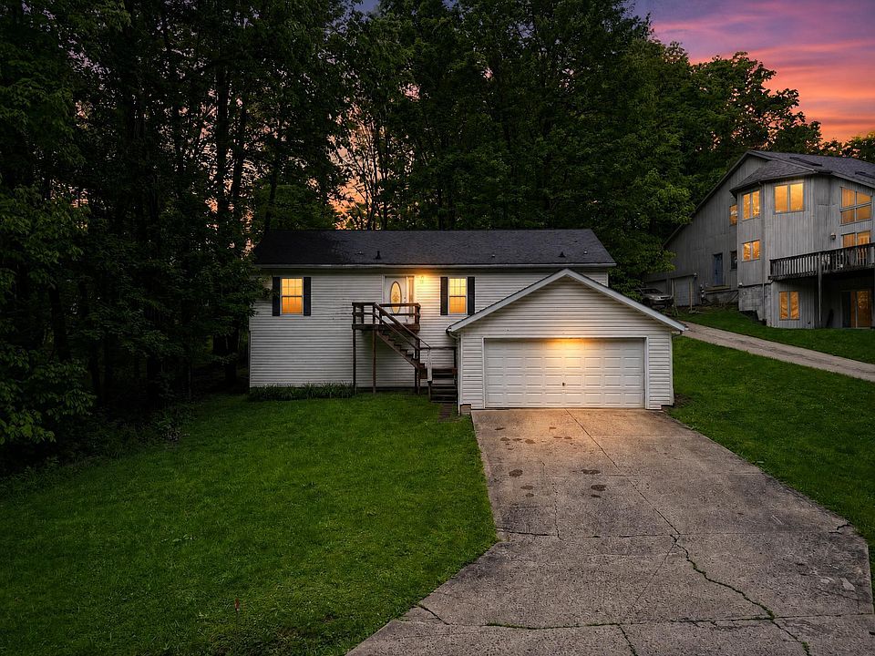 1st image of 464 Grand Ridge Dr