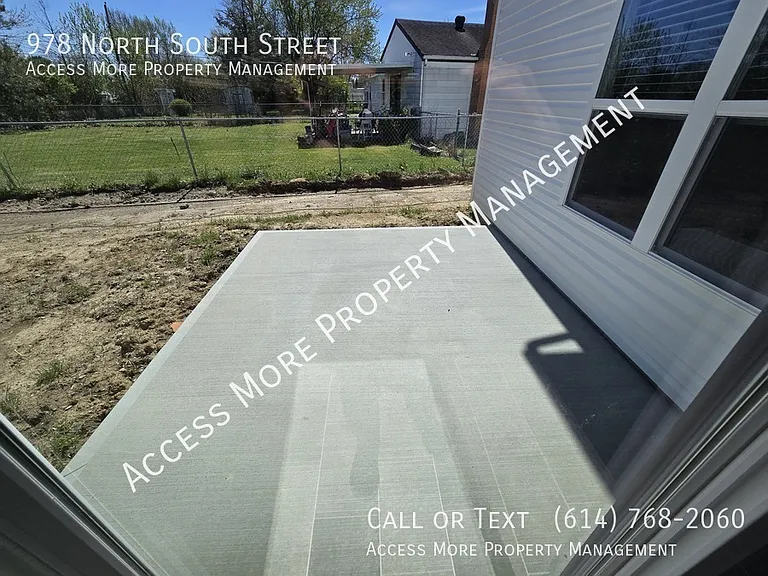 978 N South St — Photo 10