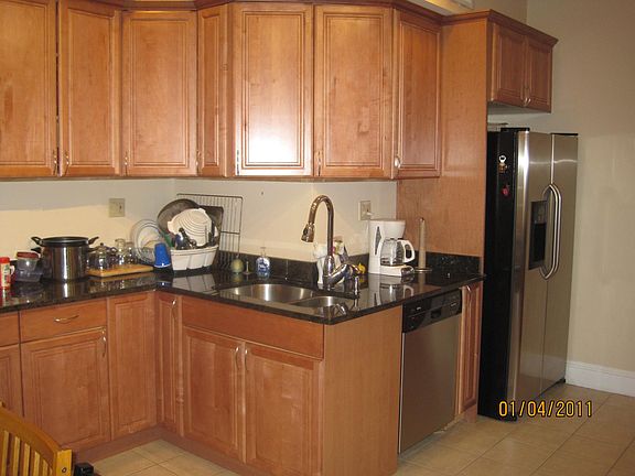 3rd image of 159 Longwood Ave #U1a