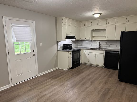 4th image of 1572 Daniel Ln