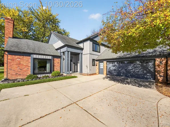 22041 Cascade Dr, Novi, MI 48375