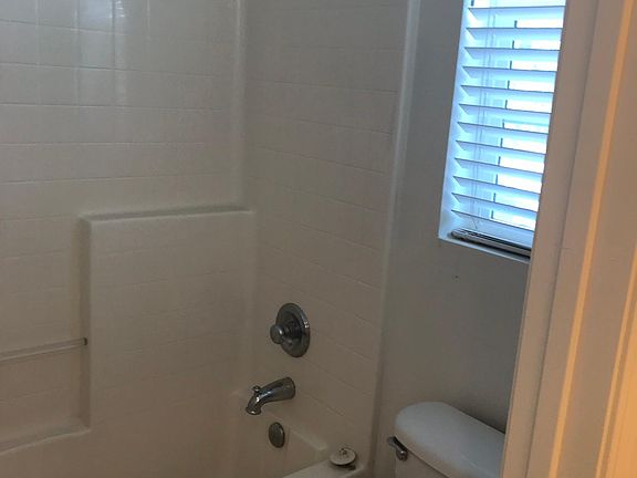 4th image of 612 W Pillsbury St #102