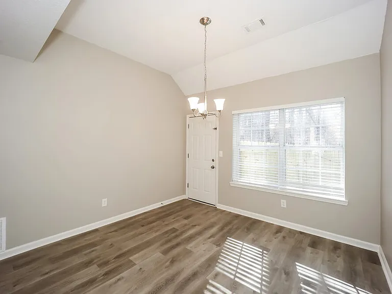4423 Ravenwood Dr — Photo 7