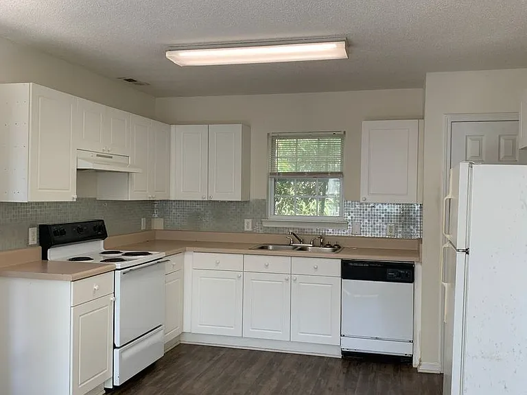 2133 Yaupon Dr — Photo 5