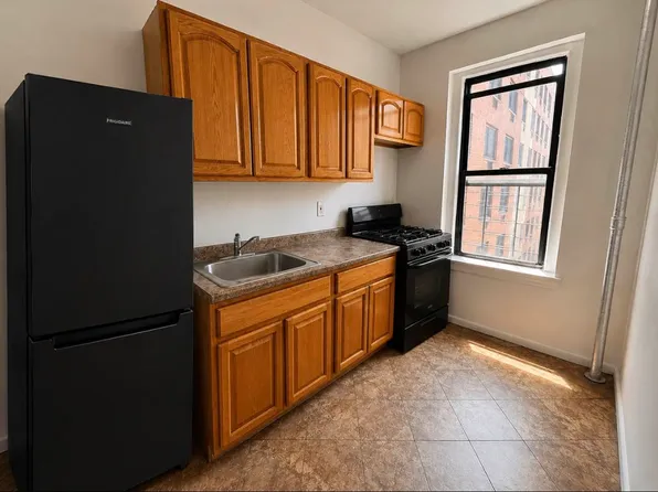 543 Union Avenue image 1 of 4