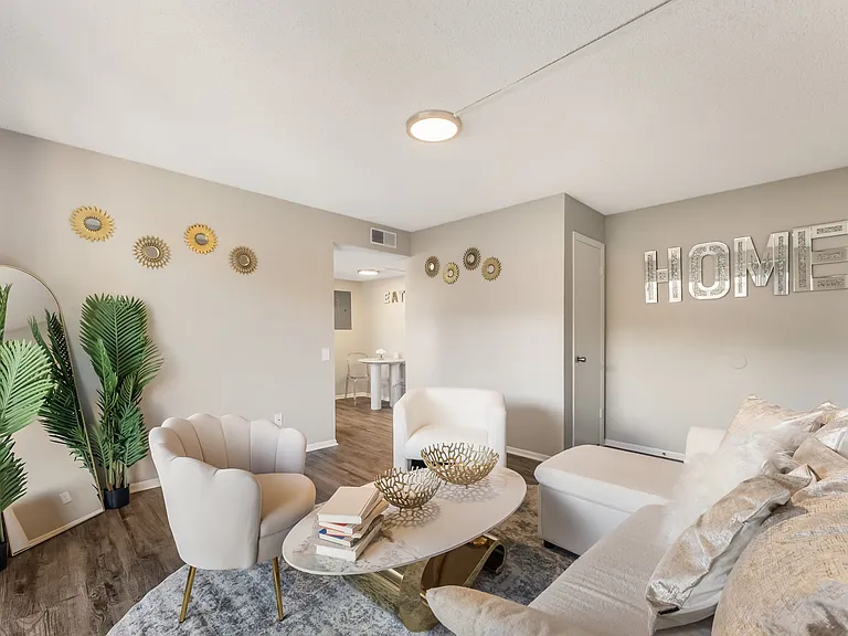 Shoreline Pointe Apartments — Photo 20
