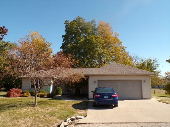 14 Seth Dunscomb Dr, Sullivan, IL 61951