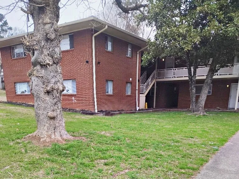Holston Apartments — Photo 37
