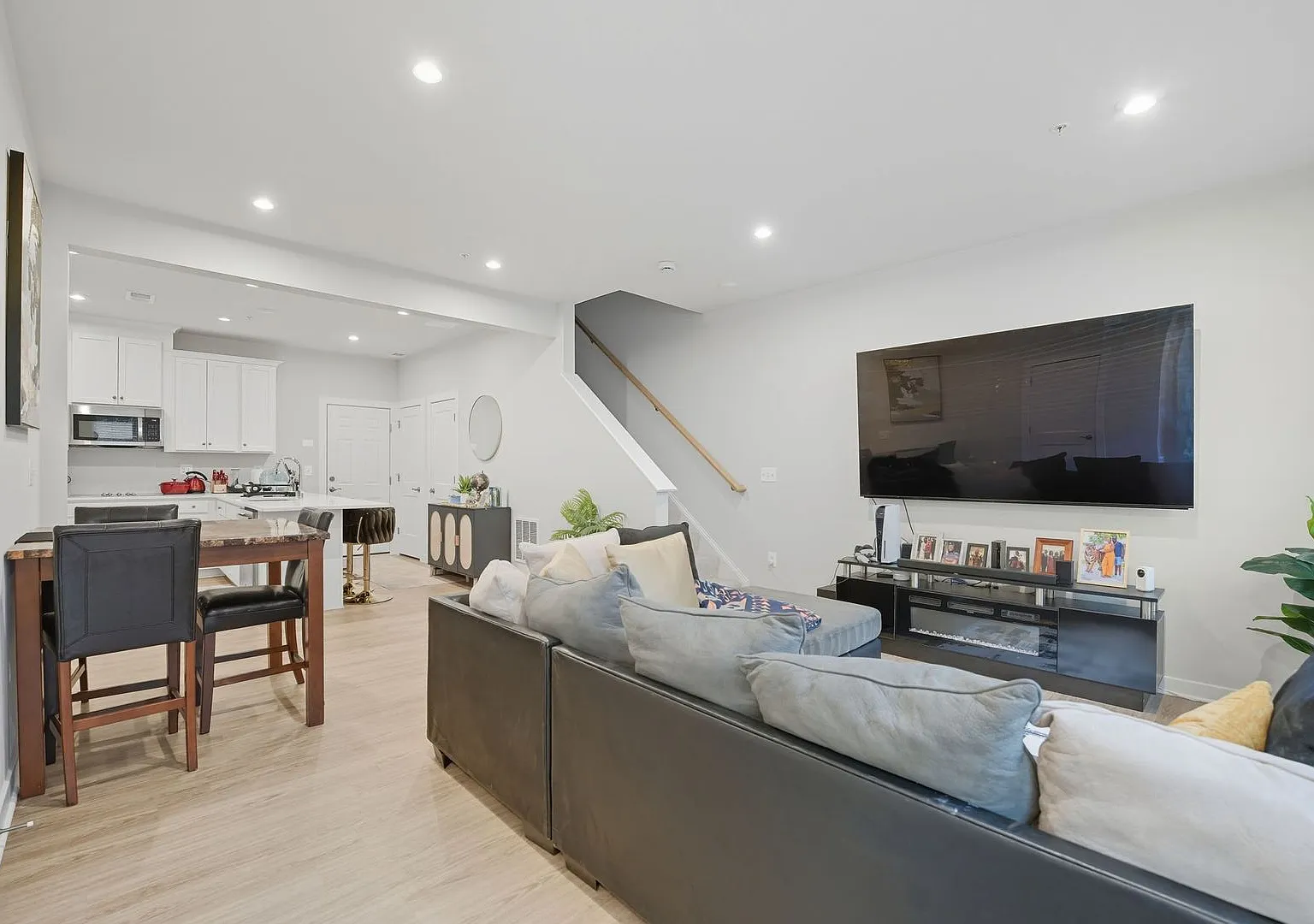 707 Thomas Ln #A — Photo 4