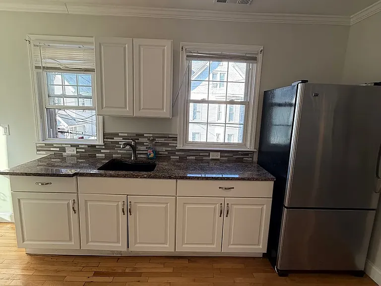 174 Hallock Ave #2 — Photo 2