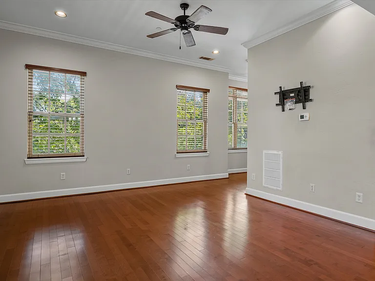 205 N Geary Ave — Photo 9