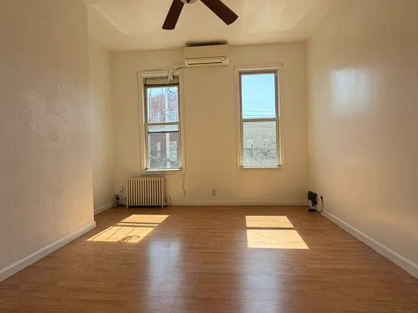 4-57 Grandview Avenue image 1 of 6