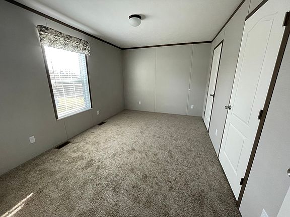 3rd image of 215 Hickory Ave #215