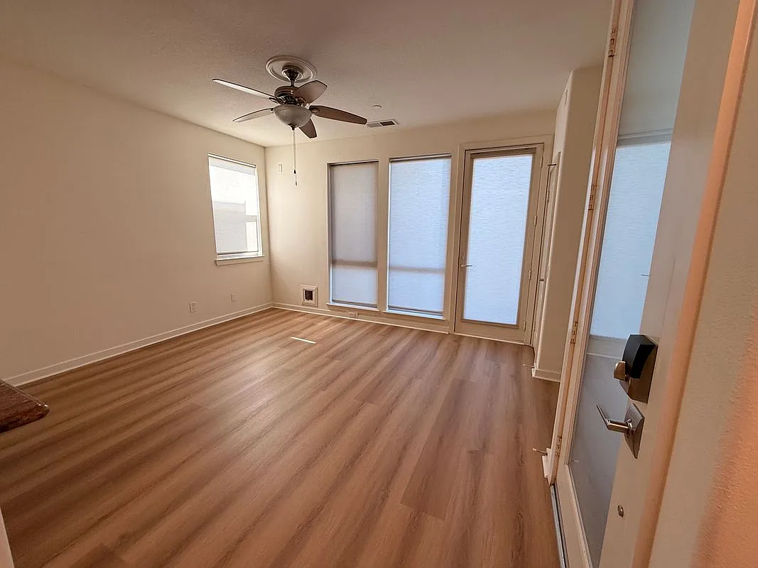 2 bed, 2.0 bath, 1030 sqft, $4,100 — Photo 4